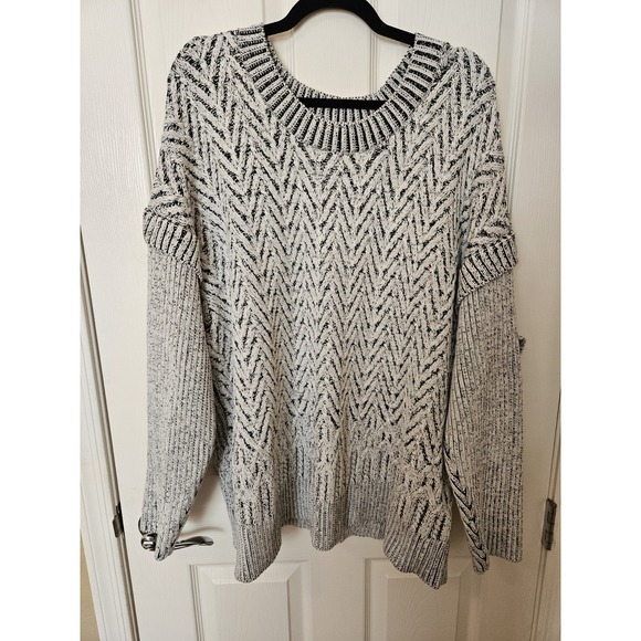 DKNY Jeans Sweaters - NWT DKNY Jeans Black White Knit Long Sleeve Chevron Zig Zag Pattern Sweater, +3X